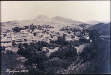Τα Καλάβρυτα το 1902 με θέα το κάστρο της Ωριάς