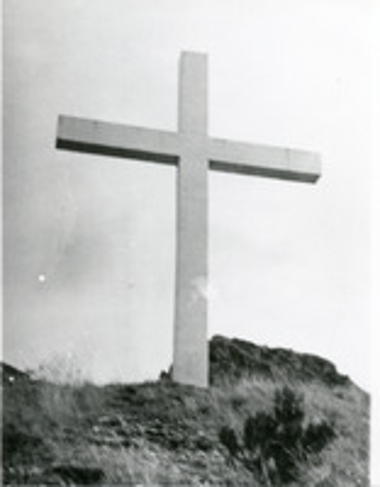 Ο λευκός σταυρός στον Τόπο της Εκτέλεσης