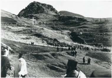 Πλήθος κόσμου σε μνημόσυνο στον Τόπο της Εκτέλεσης