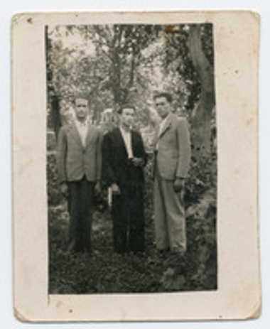 Ο Κωνσταντινος  Χαμακιώτης με δύο Καλαβρυτινούς