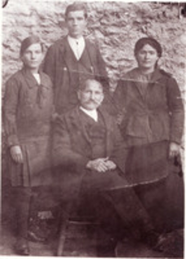 Η οικογένεια Χαμακίωτη Σωτήριου