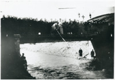 Τελετή καταδύσεως του Σταυρού στην Μεγάλη Γέφυρα του Βουραΐκού