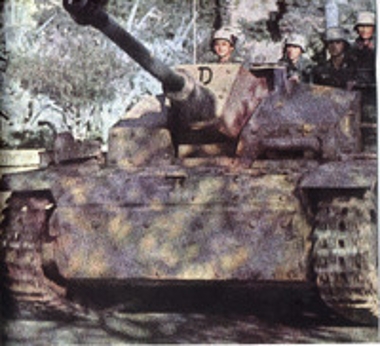 Γερμανικό τεθωρακισμένο κάτω από την Ακρόπολη