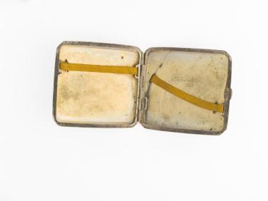 ΤΑΜΠΑΚΙΕΡΑ ΜΕΤΑΛΛΙΚΗ