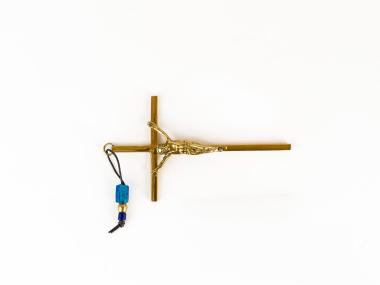 KEEPSAKE CROSS WITH THE CRUCIFIED CHRIST