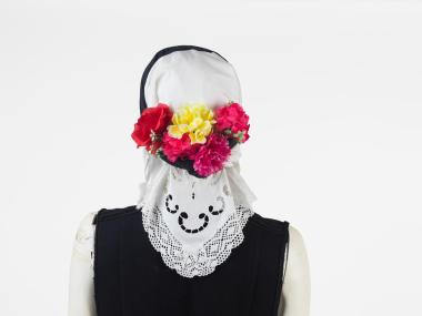 WOMEN’S BLACK HEADSCARF OF THE TRADITIONAL COSTUME OF ALEXANDREIA WITH A WHITE SAYIAS