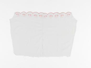 WOMEN’S WHITE HEADSCARF OF THE TRADITIONAL COSTUME OF ALEXANDREIA WITH A WHITE SAYIAS