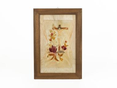 FRAMED EMBROIDERY DEPICTING THE CRUCIFIED CHRIST
