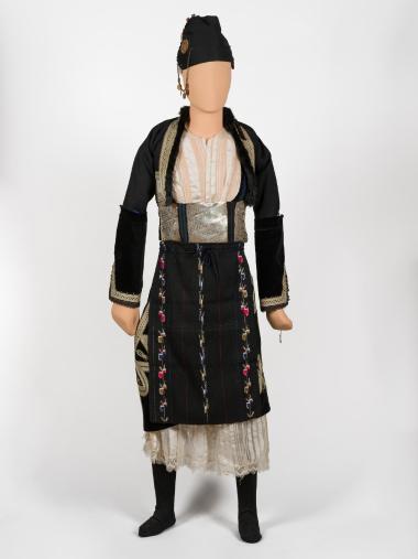 Complete authentic women’s costume of Gidas