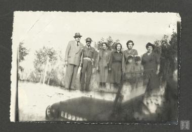 Επαμεινώνδας  Πετραλιάς με εθελοντές  του φιλανθρωπικού ιδρύματος 