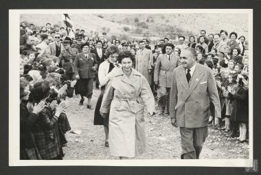 Βασίλισσα Φρειδερίκη, Πριγκίπισσα Σοφία,  Ελένη Τάρρη και Επαμεινώνδας Πετραλιάς σε περιοδεία στα σύνορα