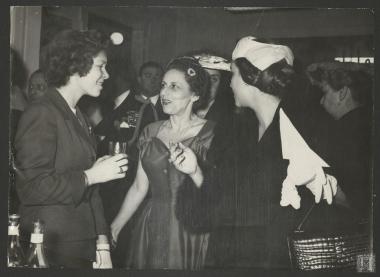 Πριγκίπισσα Ειρήνη, Αμαλία Καραμανλή και Νίνα Πετραλιά