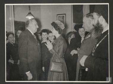 Βασίλισσα Φρεδερίκη, Επαμεινώνδας Πετραλιάς, Λίνα Τσαλδάρη, Μαρία Παπάγου σε εκδήλωση του φιλανθρωπικού ιδρύματος 