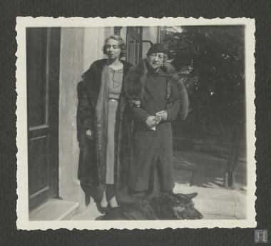 Πριγκίπισσα Αικατερίνη (Αικατερινούλα)  και Πριγκίπισσα Μαρία (αδελφή Βασιλέως Κωνσταντίνου Α΄και σύζυγος Ναυάρχου Περικλή Ιωαννίδη)