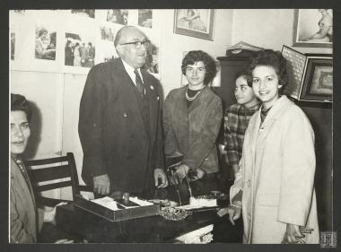 Επαμεινώνδας Πετραλιάς μαζί με τις εθελόντριες της νέας γενιάς του 
 φιλανθρωπικού ιδρύματος 