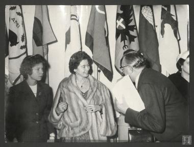 Βασίλισσα Φρειδερίκη, Πριγκίπισσα Ειρήνη και Επαμεινώνδας Πετραλιάς