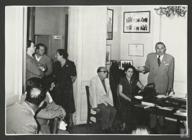 Επαμεινώνδας Πετραλιάς, καλωσορίζοντας Έλληνες καλλιτέχνες στο ίδρυμα  