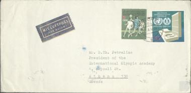 Ταχυδρομικός φάκελος από το Βερολίνο με γραμματόσημα που απεικονίζουν το Παγκόσμιο Πρωτάθλημα Χάντμπολ του 1974 προς τον Πρόεδρο της Διεθνούς Ολυμπιακής Ακαδημίας Επαμεινώνδα Πετραλιά