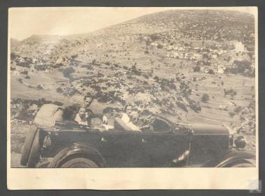 Νίνα Πετραλιά, Λόπη Θηβαίου (στο τιμόνι), Μαρίκα Αυλωνίτου (συνοδηγός)