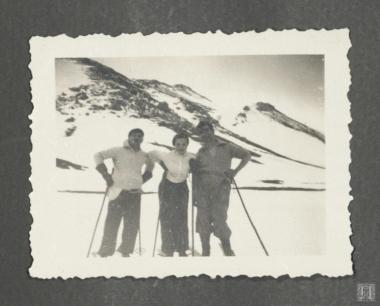 Χιονοδρομικοί αγώνες, διακρίνεται ο Επαμεινώνδας Πετραλιάς με συναθλητές του