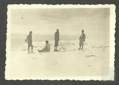 Χιονοδρομικοί αγώνες, διακρίνεται ο Επαμεινώνδας Πετραλιάς με συναθλητές του