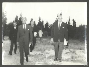 Πρίγκιπας Γεώργιος Γουλιέλμος του Αννόβερου, Στρατηγός Παπαθανασίου, ο κοσμήτορας της Διεθνούς Ολυμπιακής Επιτροπής Όττο Σίμιτσεκ και ο Επαμεινώνδας Πετραλιάς