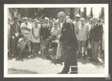 Επαμεινώνδας Πετραλιάς, κατάθεση στεφάνου στο μνημείο του Pierre de Coubertin