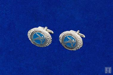 Δύο αναμνηστικά μανικετόκουμπα από τους Μεσογειακούς Αγώνες του 1971