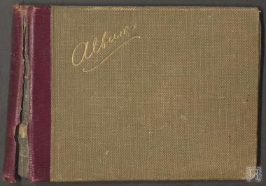 Άλμπουμ φωτογραφιών  της νεανικής ηλικίας του Επαμεινώνδα Πετραλιά