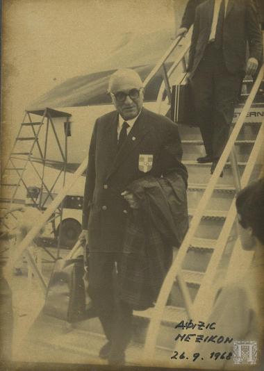 Άφιξη του Επαμεινώνδα Πετραλιά (Επικεφαλής της Επιτροπής Λαμπαδηδρομίας στους Ολυμπιακούς αγώνες), Μεξικό 1968