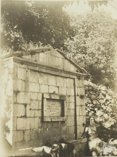 Κρήνη οικογένειας Πετραλιά στη γενέτειρα, Δίβρη-Λαμπεία Ηλείας