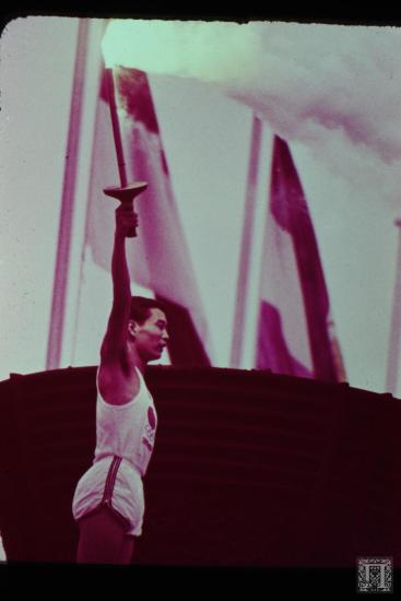 Η Ολυμπιακή φλόγα στο Ολυμπιακό Στάδιο του Τόκιο