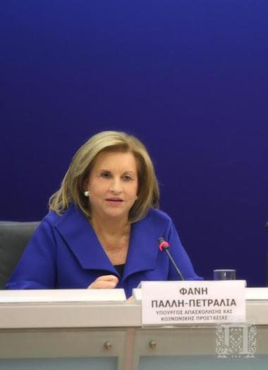 Φάνη Πάλλη-Πετραλιά, Υπουργός Απασχόλησης και Κοινωνικής Προστασίας