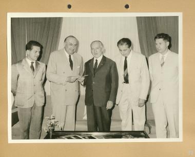 Ο Επαμεινώνδας Πετραλιάς με αθλητικούς παράγοντες