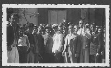 Θάνος Πετραλιάς μαζί με τον Στρατηγό Γεώργιο Κουρούκλη και άλλους συναγωνιστές