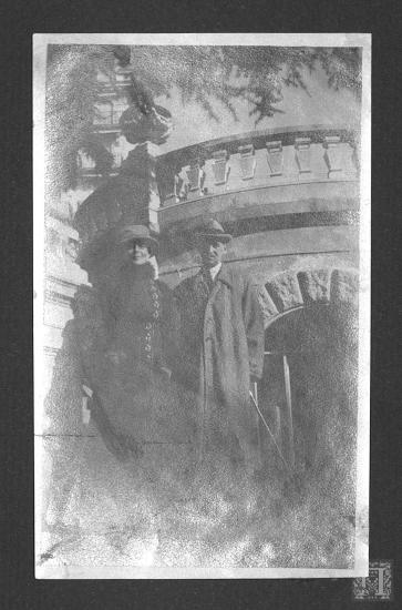 Ο Πρίγκιπας Νικόλαος της Ελλάδας και της Δανίας με τη σύζυγό του, Μεγάλη Δούκισσα της Ρωσίας και Πριγκίπισσα Νικολάου της Ελλάδας και της Δανίας, Ελένη Βλαδιμήροβνα