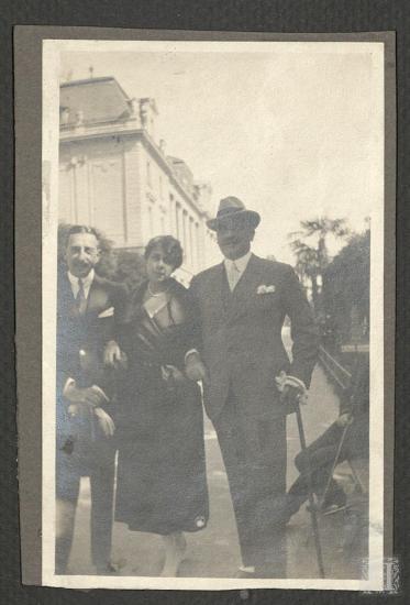 Θάνος Πετραλιάς (δεξιά)