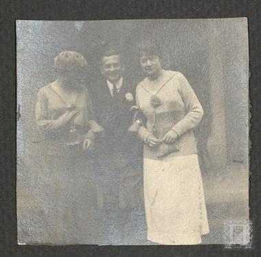 Θάνος Πετραλιάς με μέλη της βασιλικής οικογένειας στην εξορία