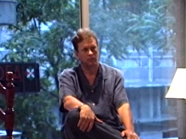 Ο Κώστας Λούστας ζωγραφίζει τον Γιάννη Ιωαννίδη