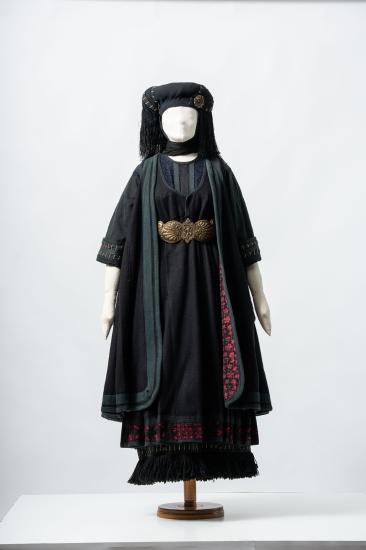 Γυναικείο φόρεμα μακρύ από τρία διαφορετικά τεμάχια με γιλέκο από βαμβακερό και μάλλινο ύφασμα