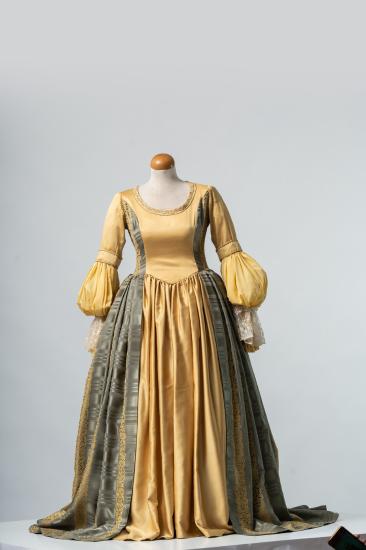 Γυναικείο φόρεμα μακρύ με πιέτες, από σαντούκ, ντουσέζ, οργάντζα και τρέσα ανάγλυφη