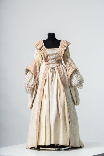 Γυναικείο φόρεμα με μισοφόρι και στόμαχο από ανάγλυφο ζακάρ, δαντέλα και μπουρνουζοπετσέτα με ανάγλυφα σχέδια