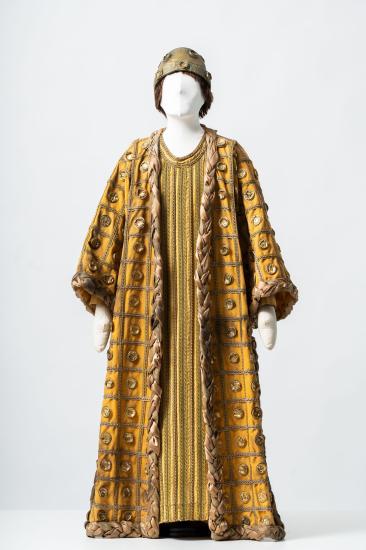 Ανδρικό κοστούμι πιθανόν από βαμβακερή στόφα, σατέν, γάζα και τρέσα