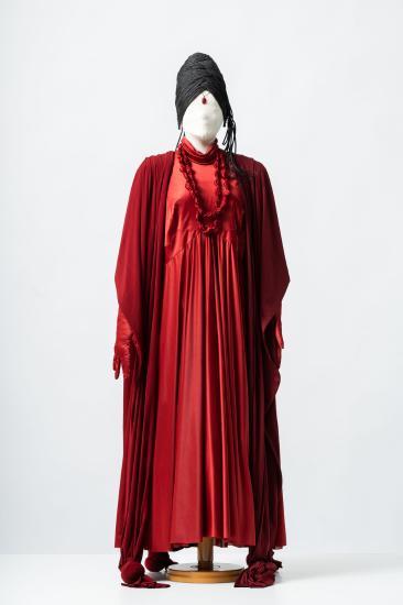 Ανδρικό κοστούμι πιθανόν από σατέν ντουσέζ