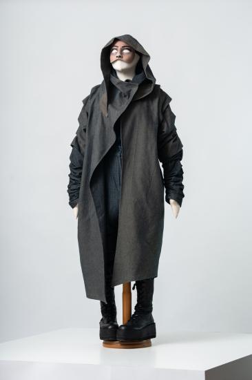 Γυναικείο κοστούμι σάκος από τζιν ύφασμα με βολάν και κουκούλα