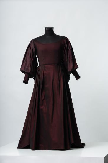 Γυναικείο φόρεμα από ταφτά, μακρύ με πιέτες