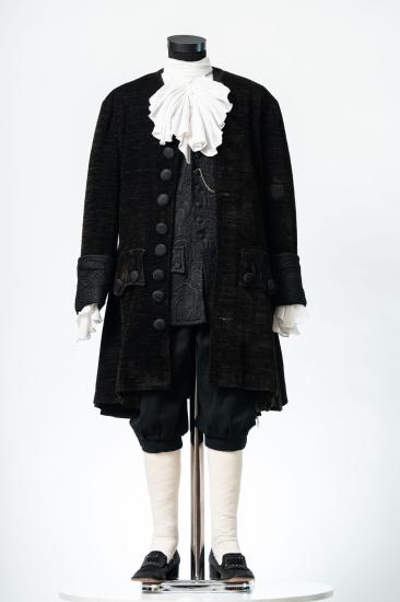 Ανδρικό κοστούμι από μαύρο κοτλέ βελούδο και μαύρο μπροκάρ. Επιρροή από ροκοκό