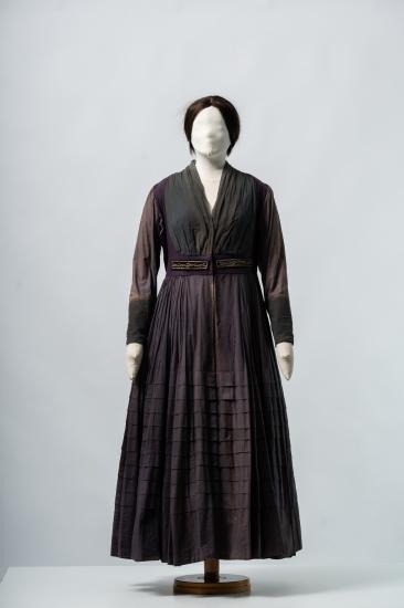 Γυναικείο φόρεμα βαμβακερό μακρύ με πιέτες και γιλέκο