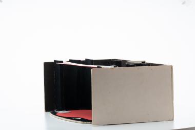 Μακέτα της παράστασης ΜΑΧΑΙΡΙ ΣΤΟ ΚΟΚΚΑΛΟ