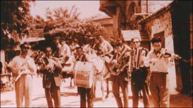 Λέσβος (Αγία Παρασκευή) 1959: Αγιασώτες μουσικοί στο πανηγύρι